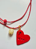 Collar Corazón Rojo de Arcilla Pintado a Mano