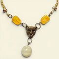 Collar Amarillo de Mostacillas con Tigre de Metal