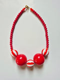 Collar bolas rojas